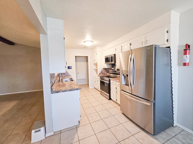 Photo - 2513 NW Robinhood Dr