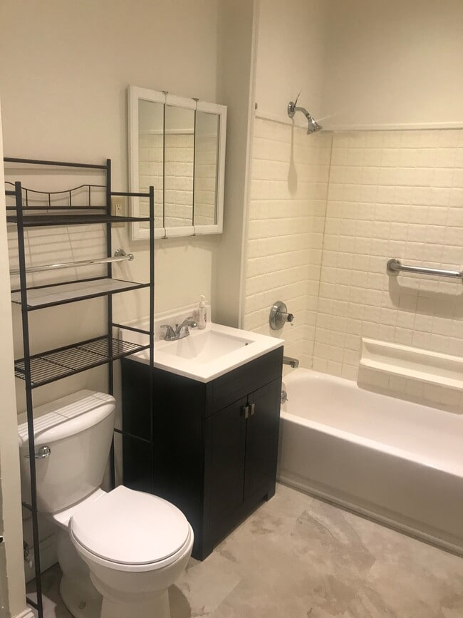 Building Photo - 2129 Lincoln Ave Unit 2F