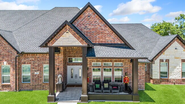 Photo - 705 E Oates Rd