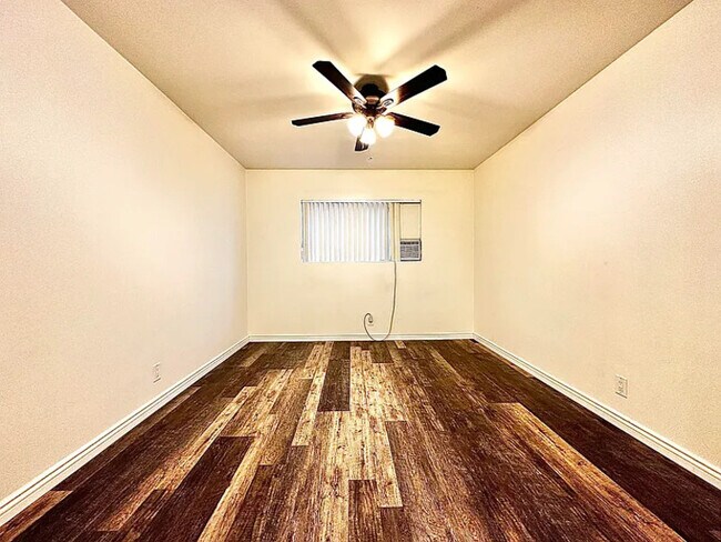 14271 Dickens St Unidad B4