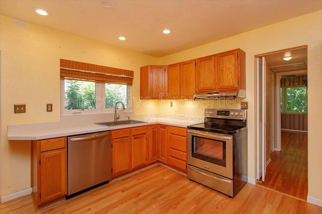 Photo - 816 Putnam Ave