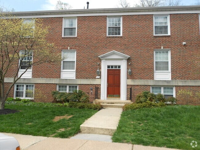 Building Photo - 325 Homeland Southway Unit #2A