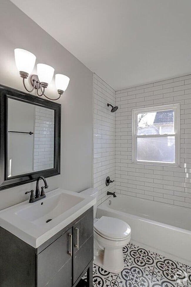 Building Photo - Newly Renovated 3 Bedroom Cape Cod Rental