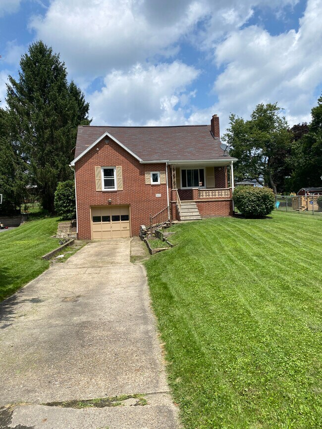 1421 Emmett Dr Rental House Rental in Johnstown, PA