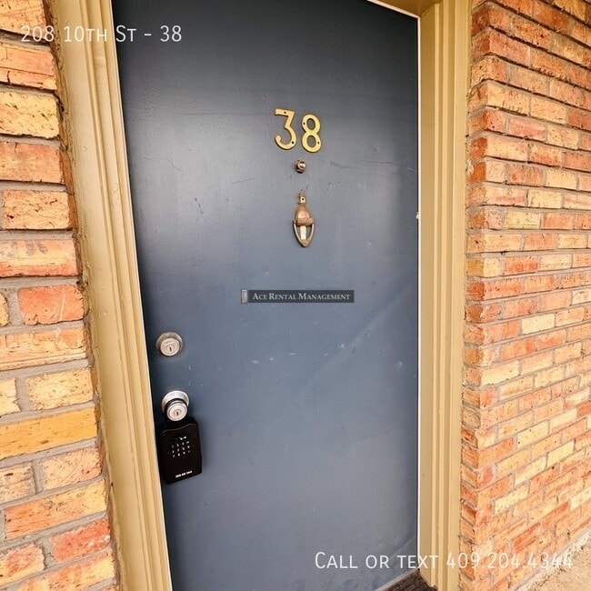 Photo - 208 S 10th St Unit 38