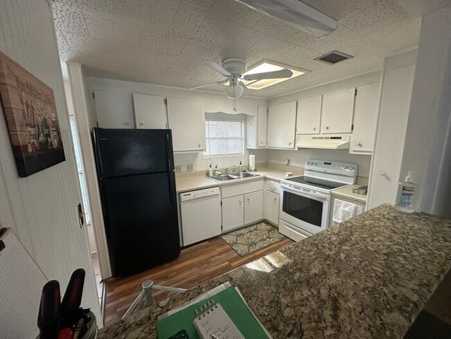Photo - 55 and over 2 bed 2 bath home in Lake Mary! ** Move in Special $500 off your first months rent**