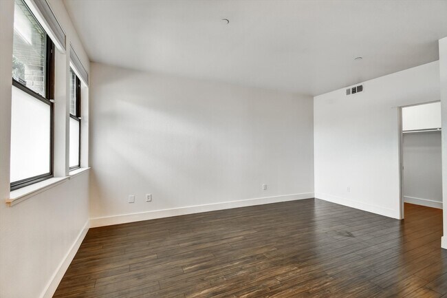 Photo - 1107 66th St