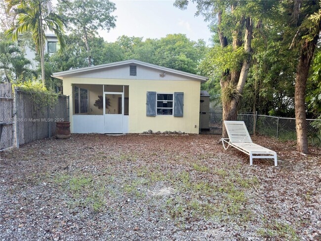 Building Photo - 786 Bostwick Dr Unit B Rental