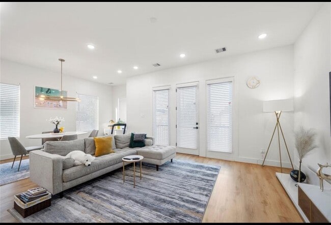 Photo - 2902 Rosalie St