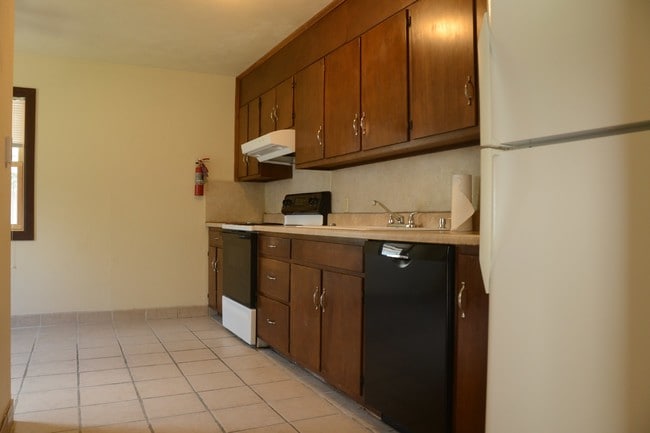 Kitchen - 708 Torrey Ln Unit 1