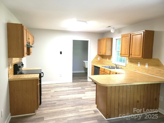 Photo - 2025 Hart Rd