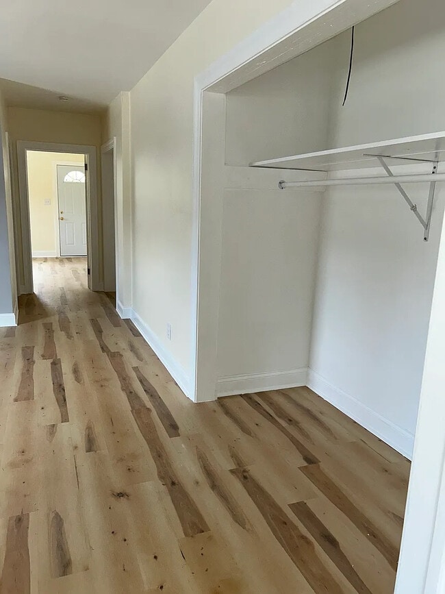 Room in Duplex on Richardson Ave