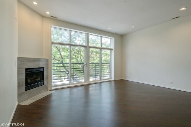 Photo - 1872 N Damen Ave Unidad 2N