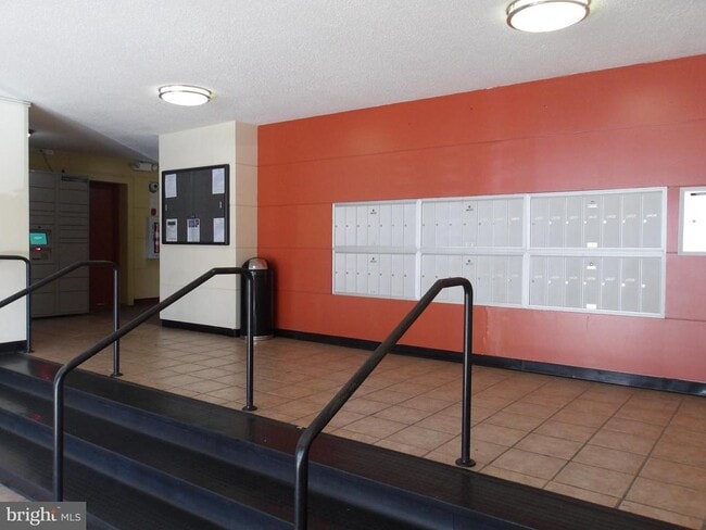 Photo - 8 S Van Dorn St Apartamento Unidad 201ALEXANDRIA