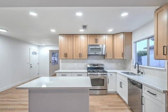 Photo - 3676 N Braewood Ave