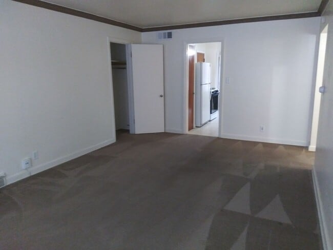 Photo - 8735 W Center St Unidad #2