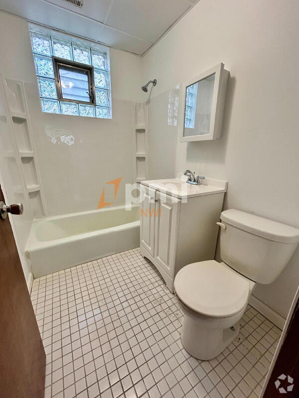 Building Photo - 1308 W 150th St Unit Bsmt Rental