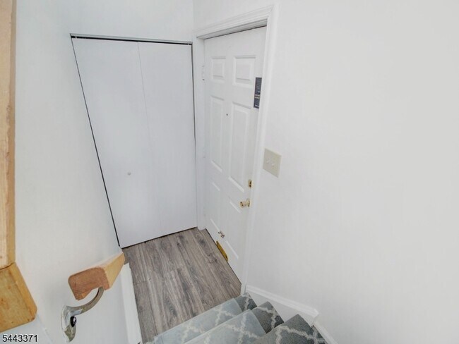 Photo - 142 Harvest Ln