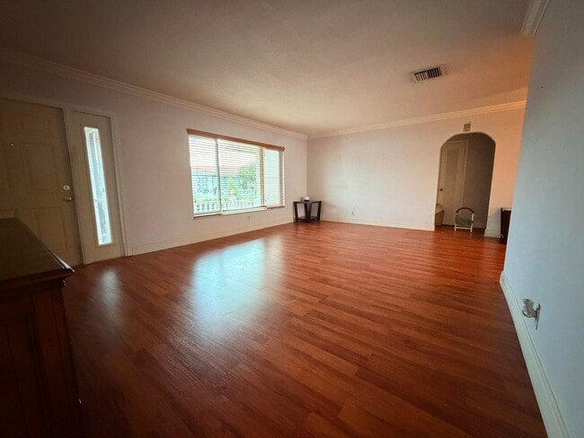 5806 NW 86th Terrace