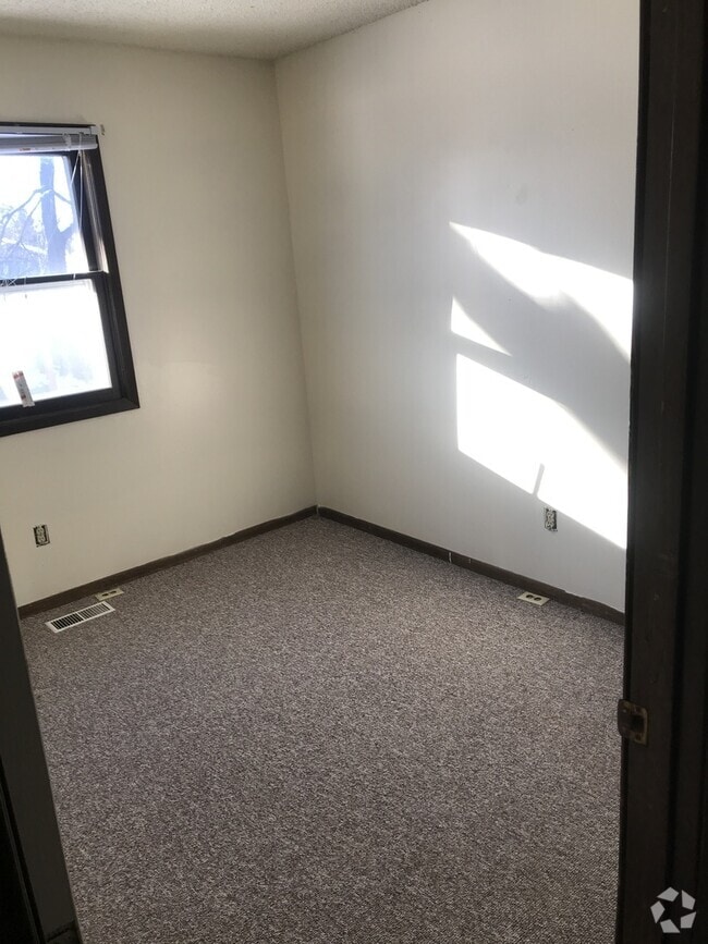 Building Photo - 3 Bedroom 2 Bathroom Duplex Rental