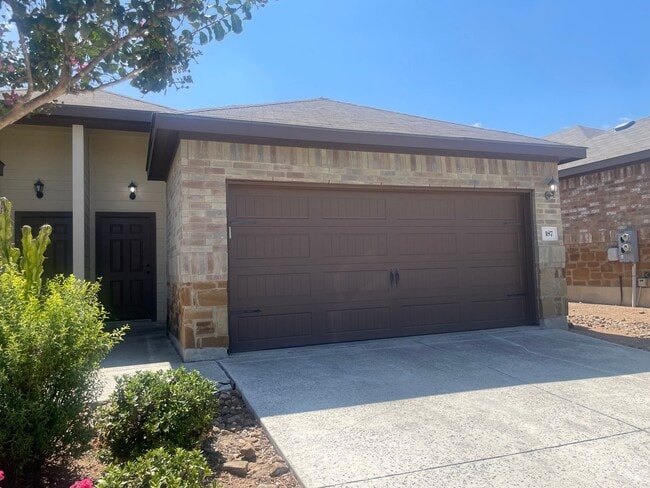 3 Bed-2 Bath in New Braunfels - 3 Bed-2 Bath in New Braunfels