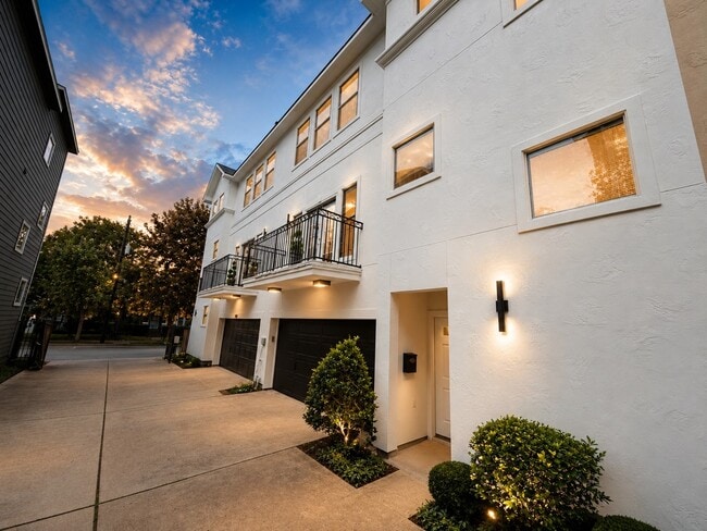 Photo - 1608 Holman St