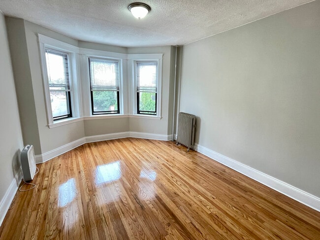 Building Photo - 39 Glenville Ave Unit 8