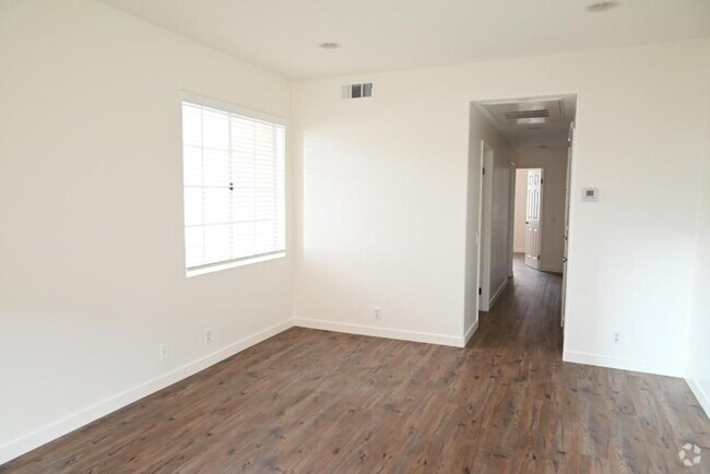 Building Photo - 21836 Vermont Ave Unit 5 Rental