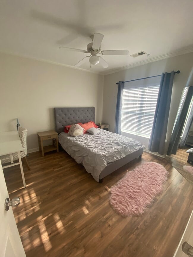 Photo - 1521 Cadfel Ct Unit 207