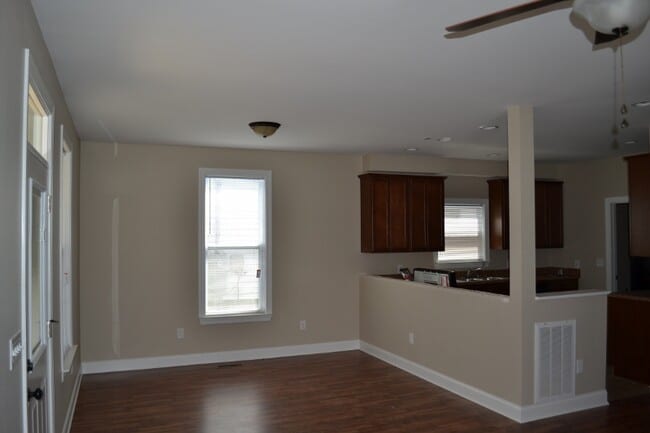 Photo - 810 E 10th St