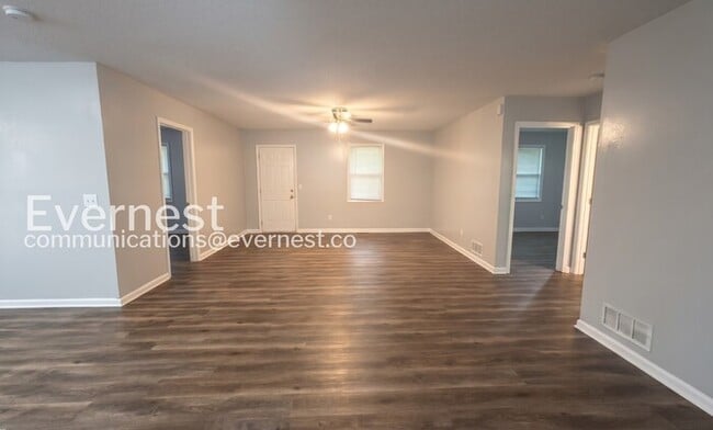 Photo - 715 W Creek Cir