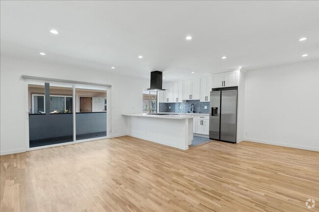 Building Photo - 652 Hayworth Ave Unit 06 Rental