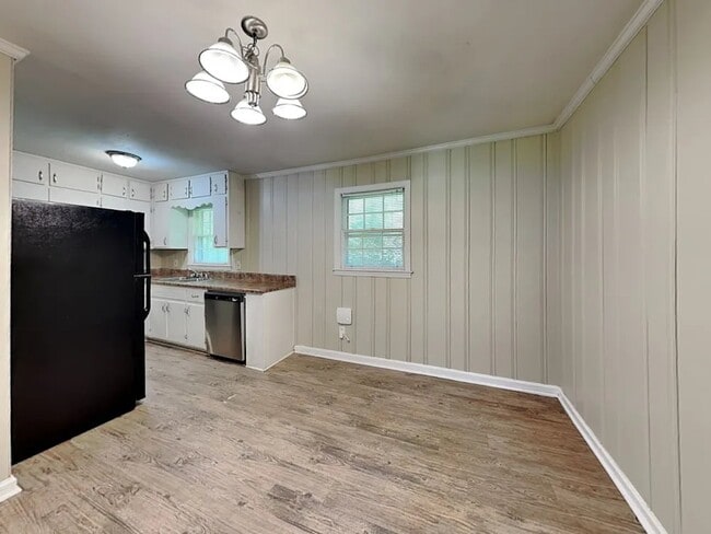 Building Photo - 4554 Wesley Dr