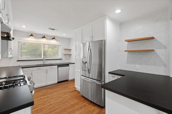 Photo - 2007 Wakefield Dr