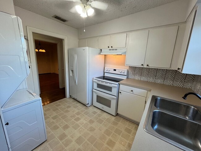 Photo - 200 W Charnwood St Unit C