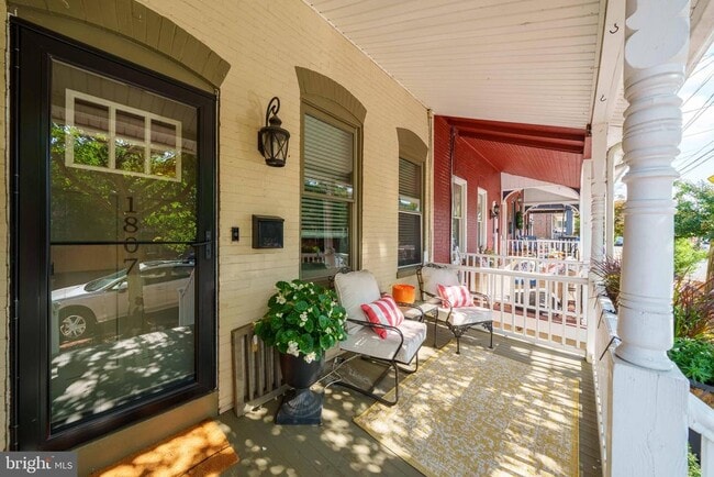 Building Photo - 1807 N Scott St Rental