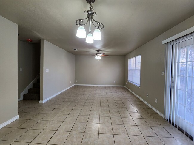 Photo - 3/2.5/1 Townhome / Close to Landa Park / ...