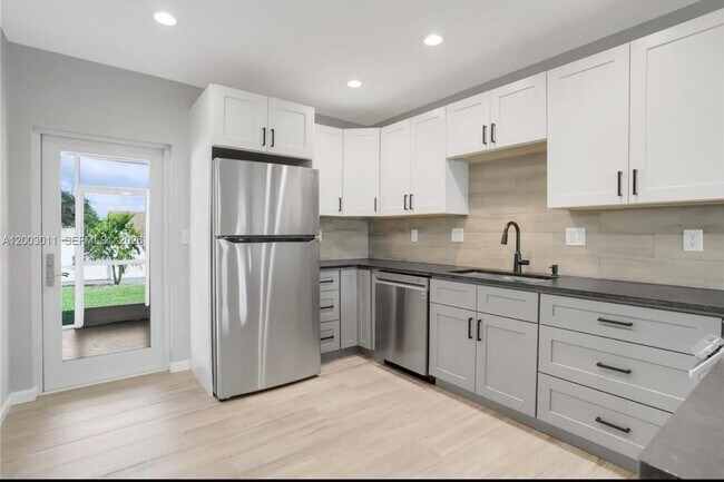 Photo - 2550 N Diexe Hwy