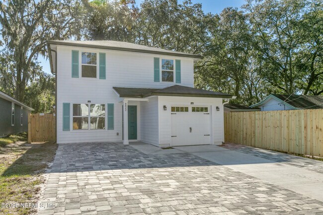 Photo - 8822 Eaton Ave