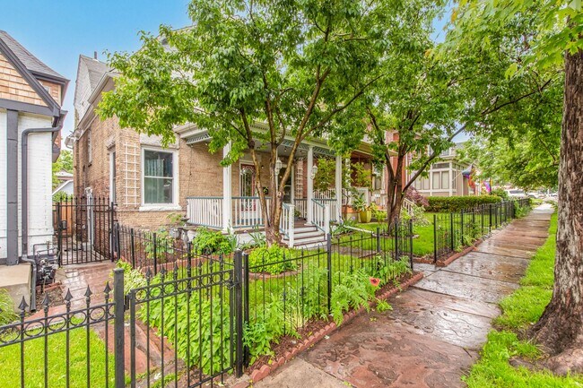 Photo - Gorgeous City Park Gem!