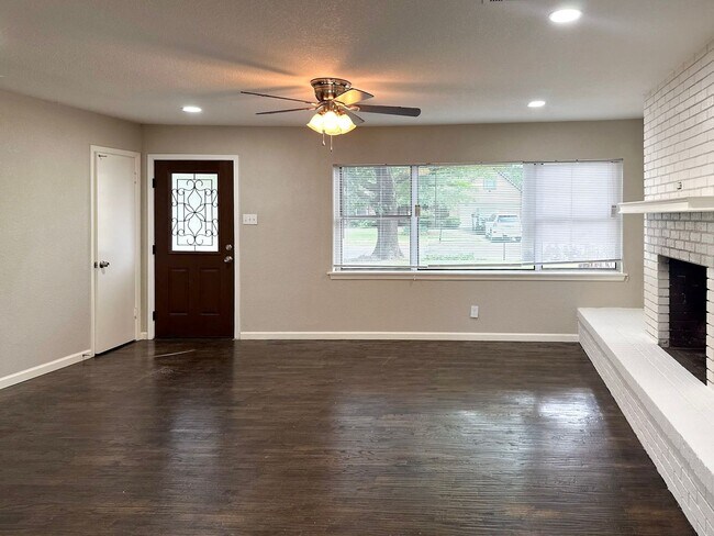 Photo - 4 Bedroom / 2 Bath / 1 Car Garage