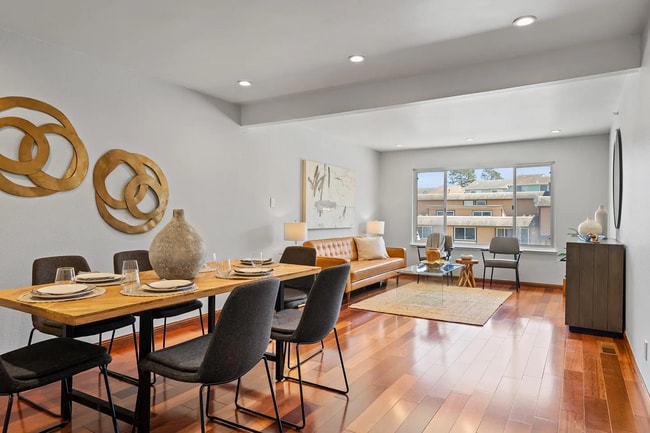 Photo - 2462 Rowntree Way