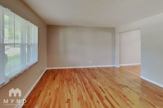Photo - 5621 Oakmont Dr