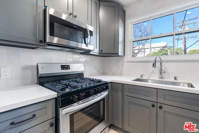 Photo - 9216 Alden Dr Unit 9