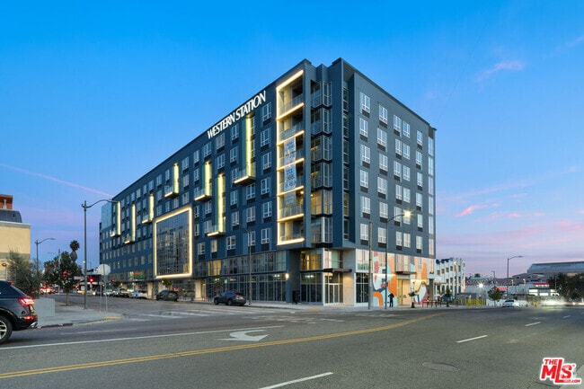 Building Photo - 800 Western Ave Unit 210 Rental