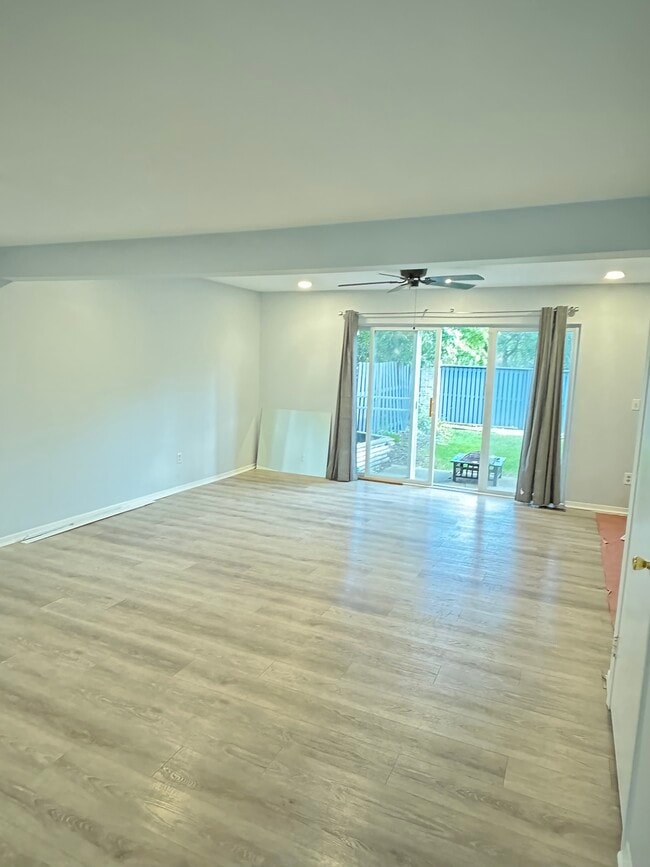 Building Photo - 15948 W 11 Mile Rd Rental