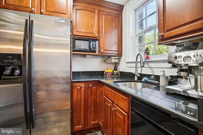 Photo - 821 Church St