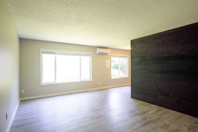 Photo - Close-in SE Spacious 3-Bed + A/C Ready Soon! Unit 4151-1