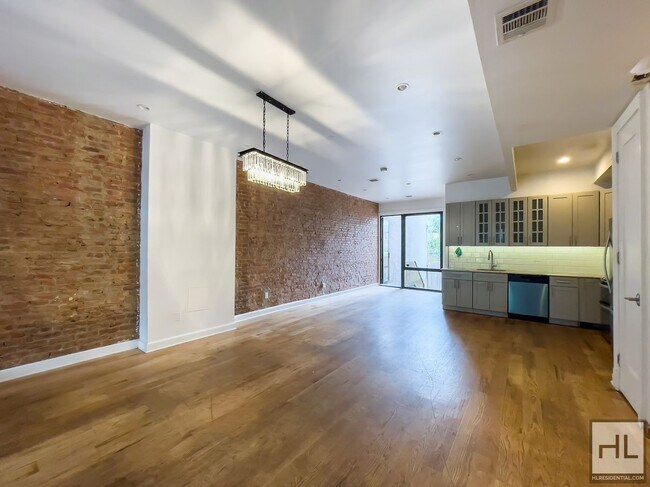 Photo - EASTERN PARKWAY / Spacious 4-Bed, 3-Bath D... Apartment Unit 1A