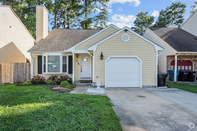 Building Photo - 4 Bedroom Home in Virginia Beach